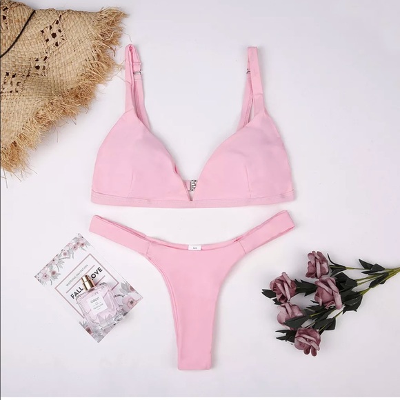 5🌟Sale 🌟 Stunning Pink Brazilian Thong Bikini - Picture 2 of 5